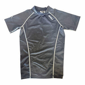 2XU Women’s Compression Short Sleeve Training Top Gray Size Medium – b14